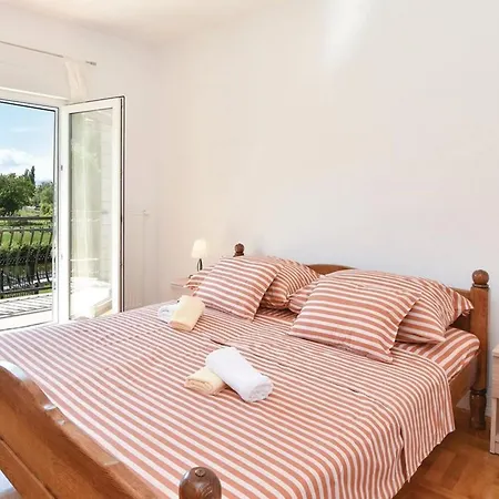 Five Bedroom Vila Trilj
