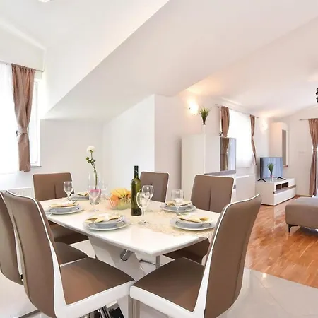 Five Bedroom Trilj
